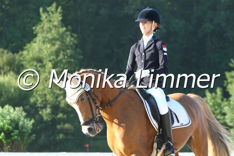 109M6087_Catwalks Prima Ball_Dressur L_Mannschaft.JPG